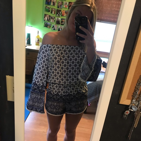 Forever21 off the shoulder romper - Picture 2 of 2